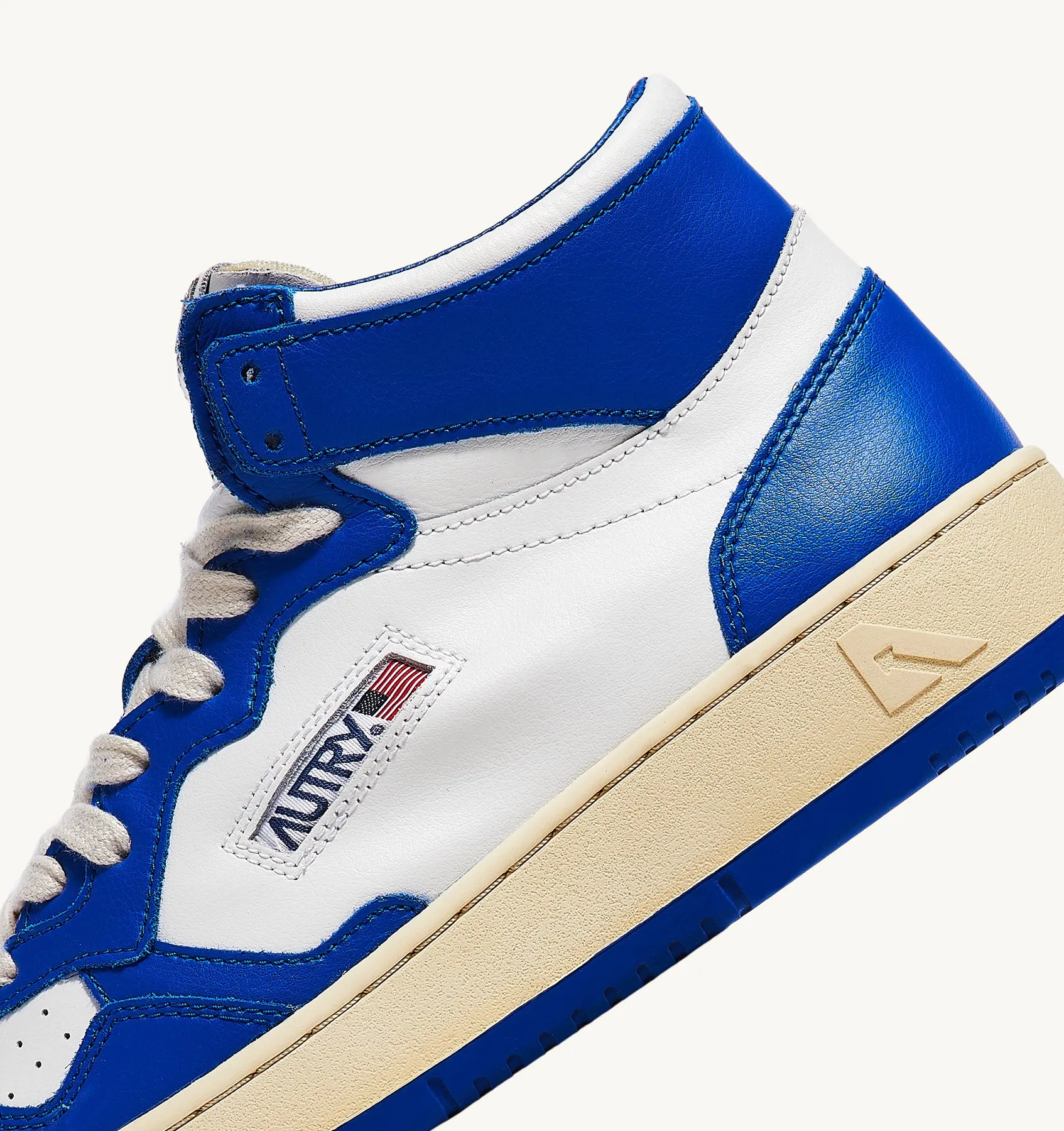 AUTRY SNEAKERS MAN  MEDALIST MID BICOLOR SNEAKERS IN LEATHER COLOR WHITE AND PRINCE BLUE